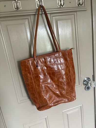 Mid sized genuine leather tote in cognac