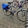 Hybrid bike with many accessories. Image 3