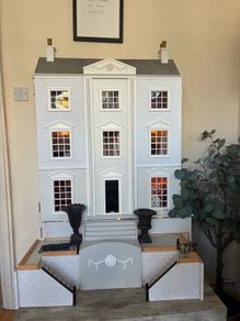 Stunning Georgian Dolls house
