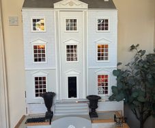Stunning Georgian Dolls house