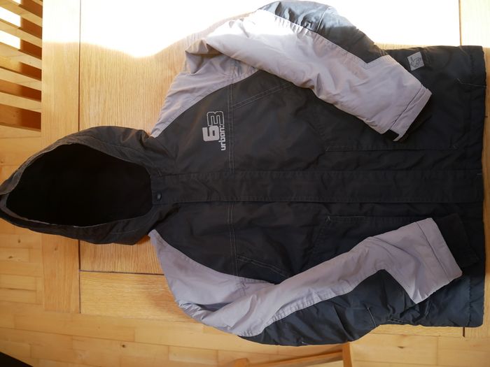 Boys jacket. Age 10 yrs/140cm. Dark grey.