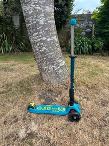 Kid's Maxi Micro Scooter LED