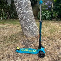 Kid's Maxi Micro Scooter LED
