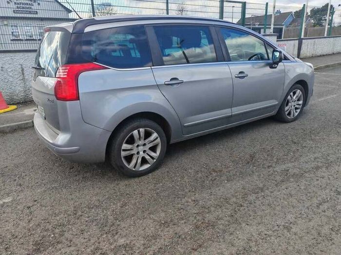 2014 Peugeot 5008