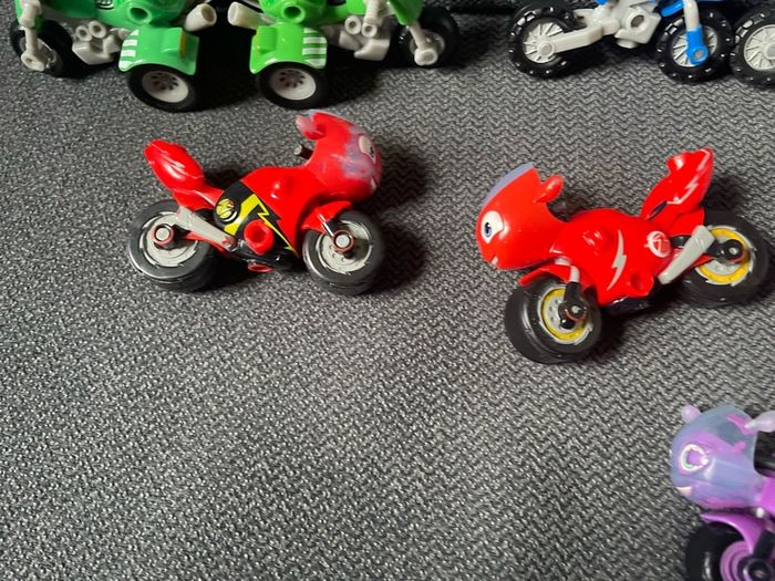 Ricky zoom figures