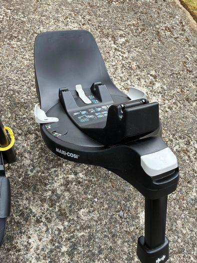 Maxi-Cosi Pebble 360 Car Seat and isofix