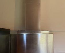 Extractor hood and chimney