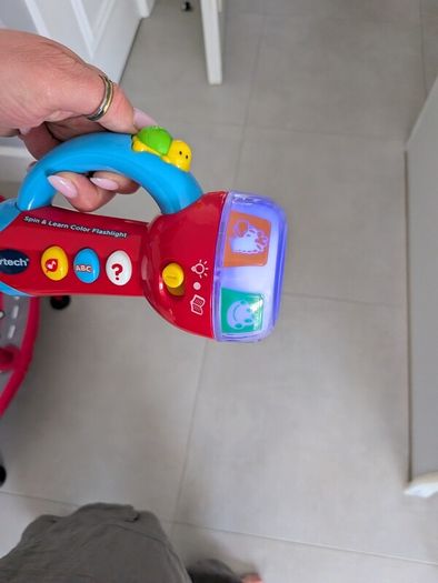 Toy flashlight