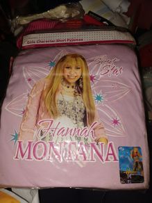 Pyjamas in Hannah m9ntana