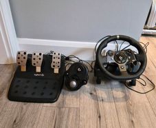 X box steering wheel with pedals and gear stick