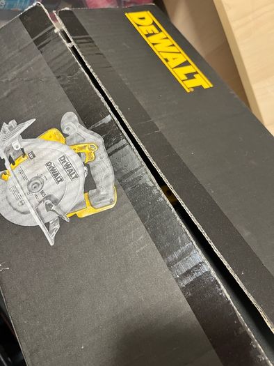 De Walt Cordless Circular Saw & extra blade