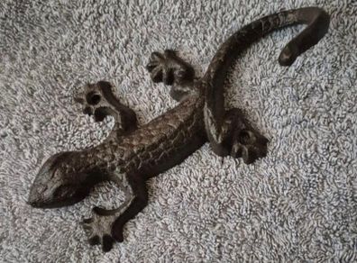 Cast iron geko wall hook.