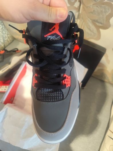 Air Jordan 4 Retro