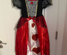 Beautiful Queen of Hearts Halloween dress for a girl. 5-6 years, 110/116cm