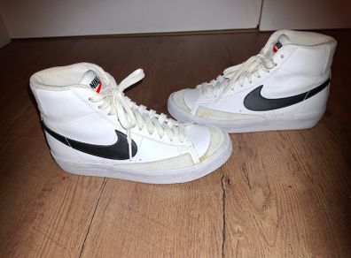 Nike Blazer Mid 77 Hi Top Trainers, size 4UK, like NEW