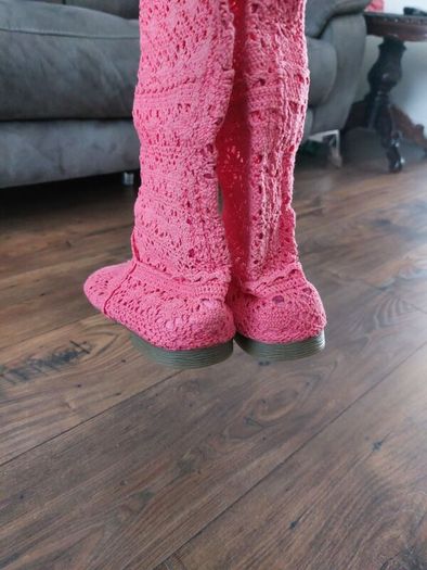 Pink crochet boots- uk7