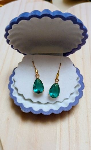 Brand new green teardrop earrings in a shell gift box