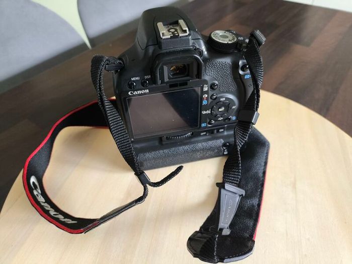 Canon 500D + grip 2x batteries