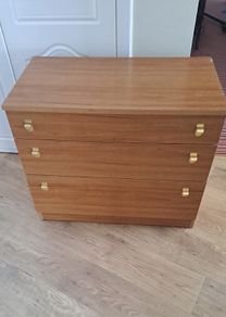 Chest of drawers