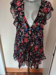 New Look black floral V-neck blouse size UK16 EU44 Postage included