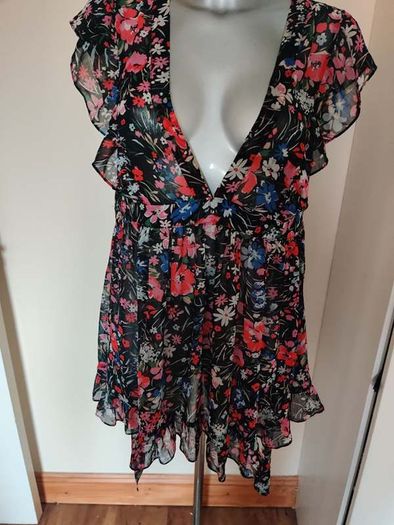 New Look black floral V-neck blouse size UK16 EU44 Postage included