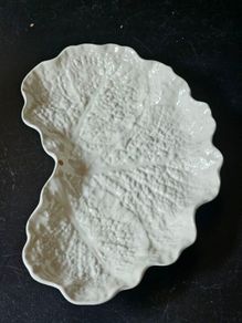 SPODE Bone China White Savoy Cabbage Crescent Plate