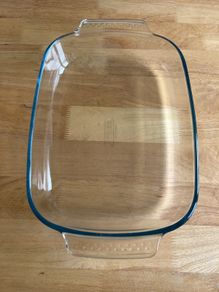 Pyrex rectangular baking dish