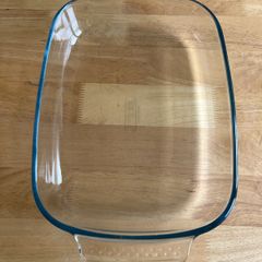Pyrex rectangular baking dish