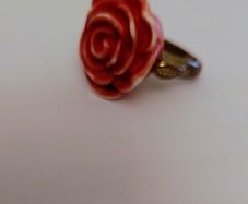 Pretty dress ring