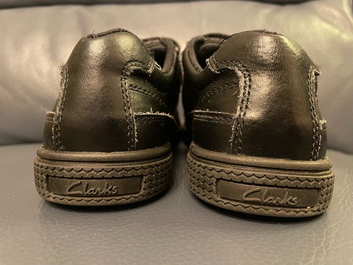Clark's kids shoes black school size 13.5 H