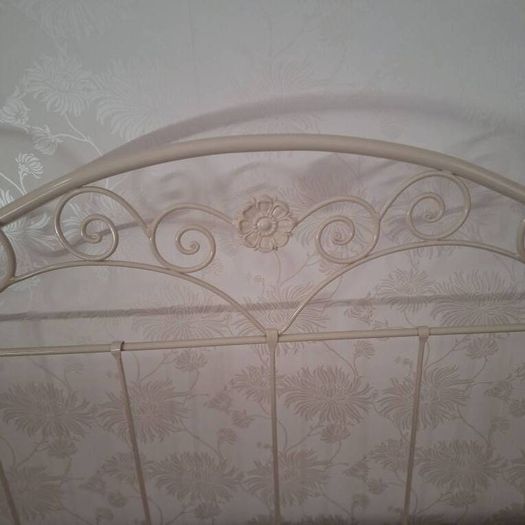 Laura Ashley Day Bed