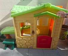 Little Tikes Playhouse with Picnic Table