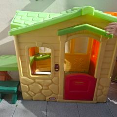 Little Tikes Playhouse with Picnic Table
