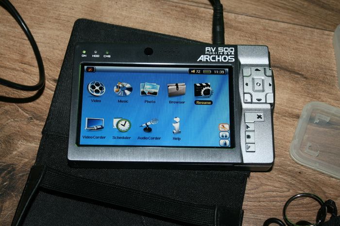Archos Av 500 Silver Digital Multimedia Media Player Dvr & Accessories (in Working Order)