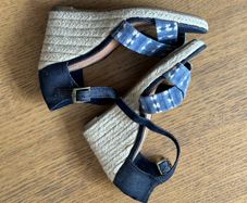 TOMS Denim Wedge Espadrilles Size 3.5 Blue Patterned