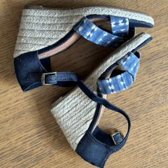 TOMS Denim Wedge Espadrilles Size 3.5 Blue Patterned