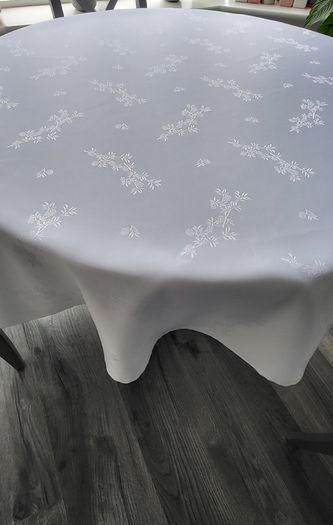 White tablecloths. Made to measure. Round. Rectangular, square - any size.