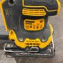 DeWalt DCW200 18V XR Brushless 1/4 Sheet Palm Sander Image 3