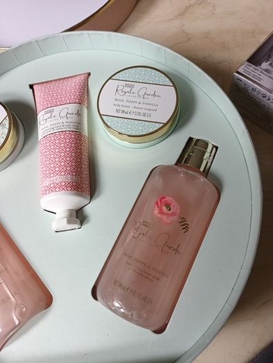 Baylis& Harding  Royal Garden  Body Gift Set In A Lovely  Large  Decorative  Box.  B.N.W.T