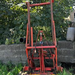 Tractor hoist