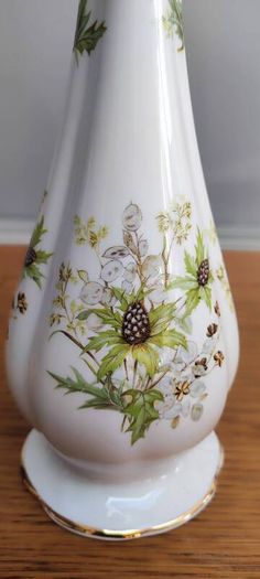 1970s Vintage Royal Tara Fine Bone China Small Flower Bud Vase