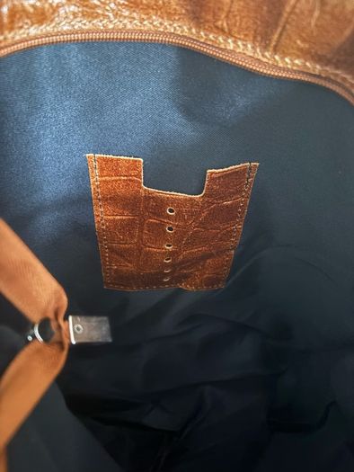 Mid sized genuine leather tote in cognac
