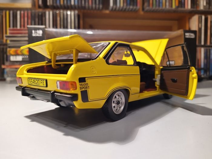 Ford Escort 1600 Sport 1975 Mk2 - 1/18 - New in Box