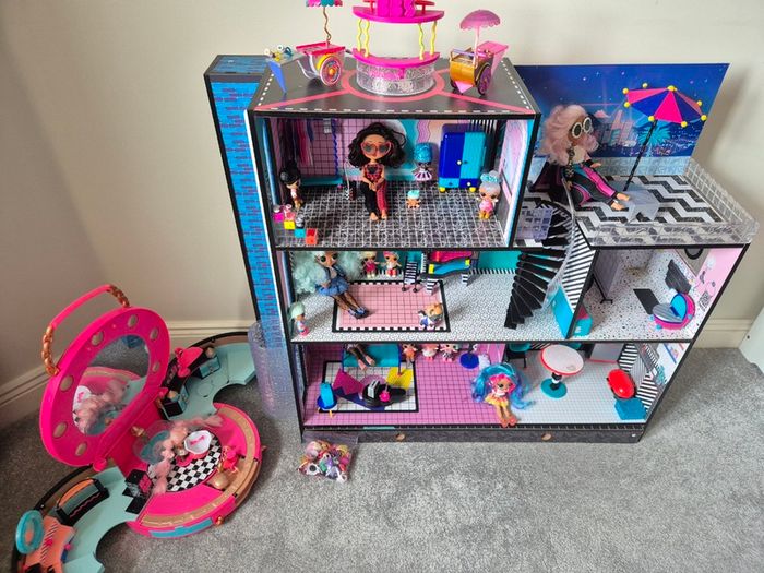 LOL Surprise OMG Doll House PLUS Surprise Hair Beads Salon