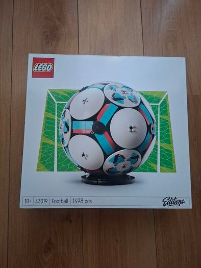 LEGO Editions 43019 Football
