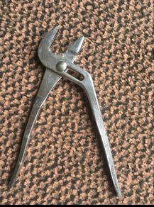 Tongue, adjustable pliers