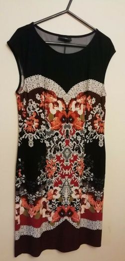 Wallis Dress. FREE POST Size S. Floral  Excellent Condition. Measurements In Description.