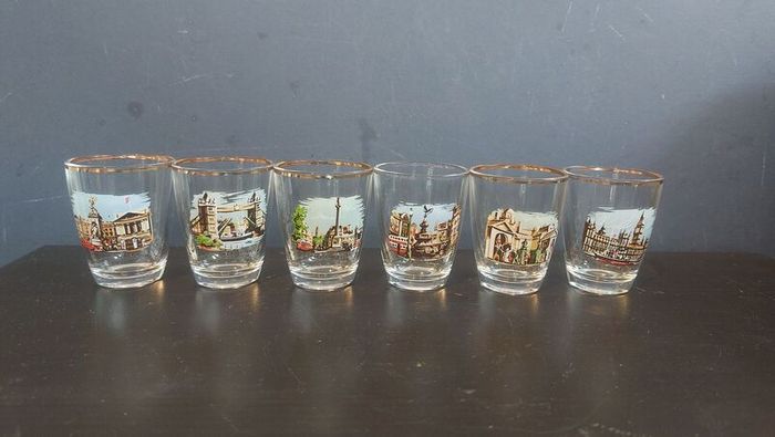 Cool Set of Six Vintage Retro Tourist-Ware Souvenir Shot Glasses with London Scenes, Made by Clandril, Circa 1950