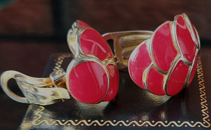 Vintage Clip-On Earrings