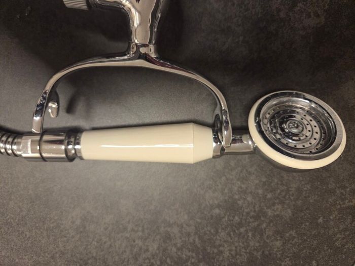 Traditional bath/shower mixer tap